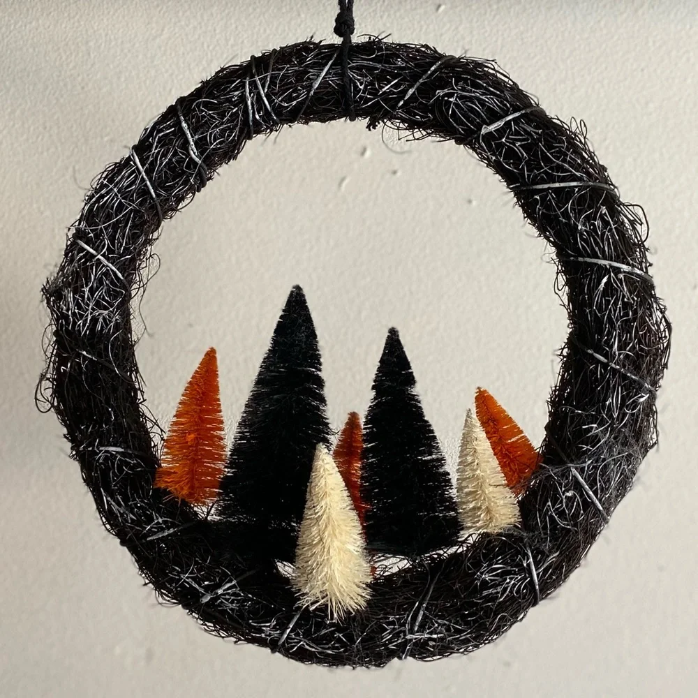 Halloween Spirit Door Decorative Wreath 🧡🖤🤍
